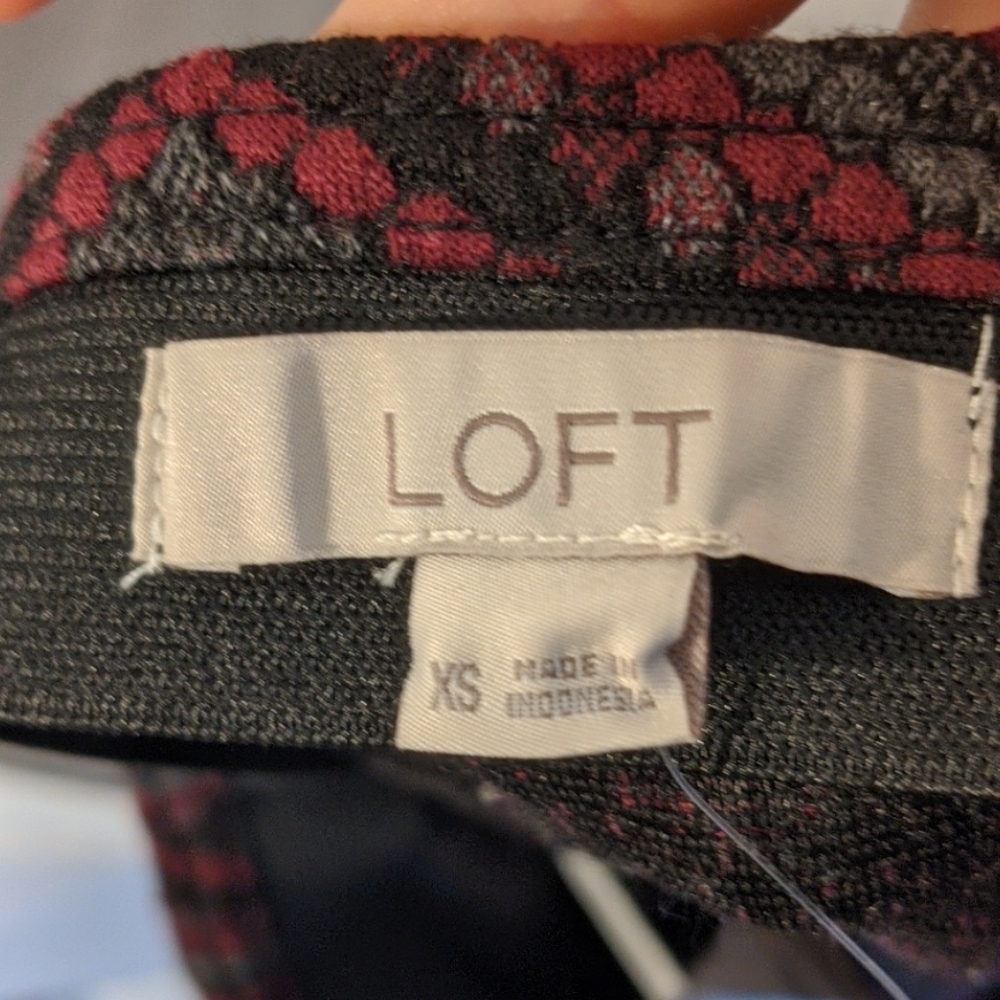 3/$33 - NWT Gray Burgundy Black Pattern Ann Taylor Skirt - Picture 6 of 6